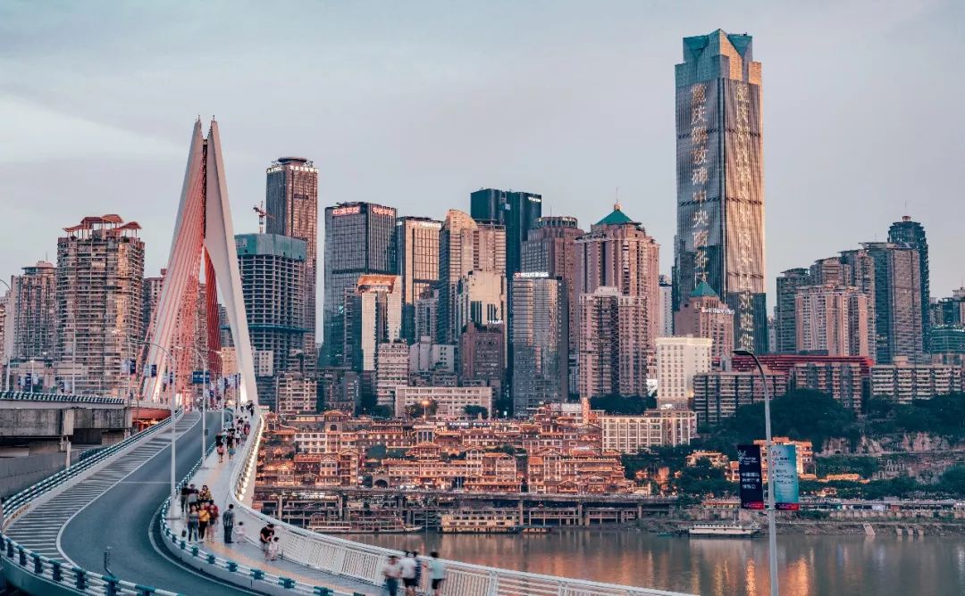 重庆，美食、友情与家的温馨日常故事