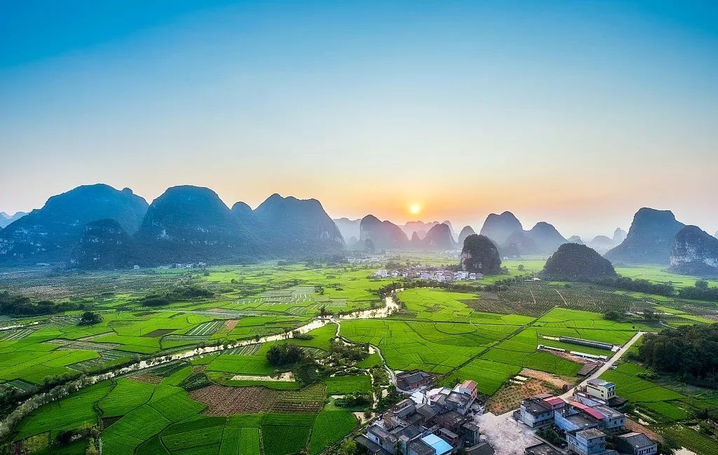 广西，多民族融合与生态文明建设的和谐典范