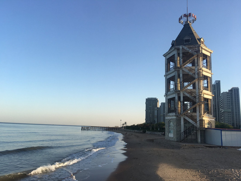 海滨历史与现代交汇的秦皇岛印象